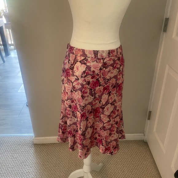 Banana Republic Pink Floral 100% Silk Knee Length Skirt. - Picture 1 of 2